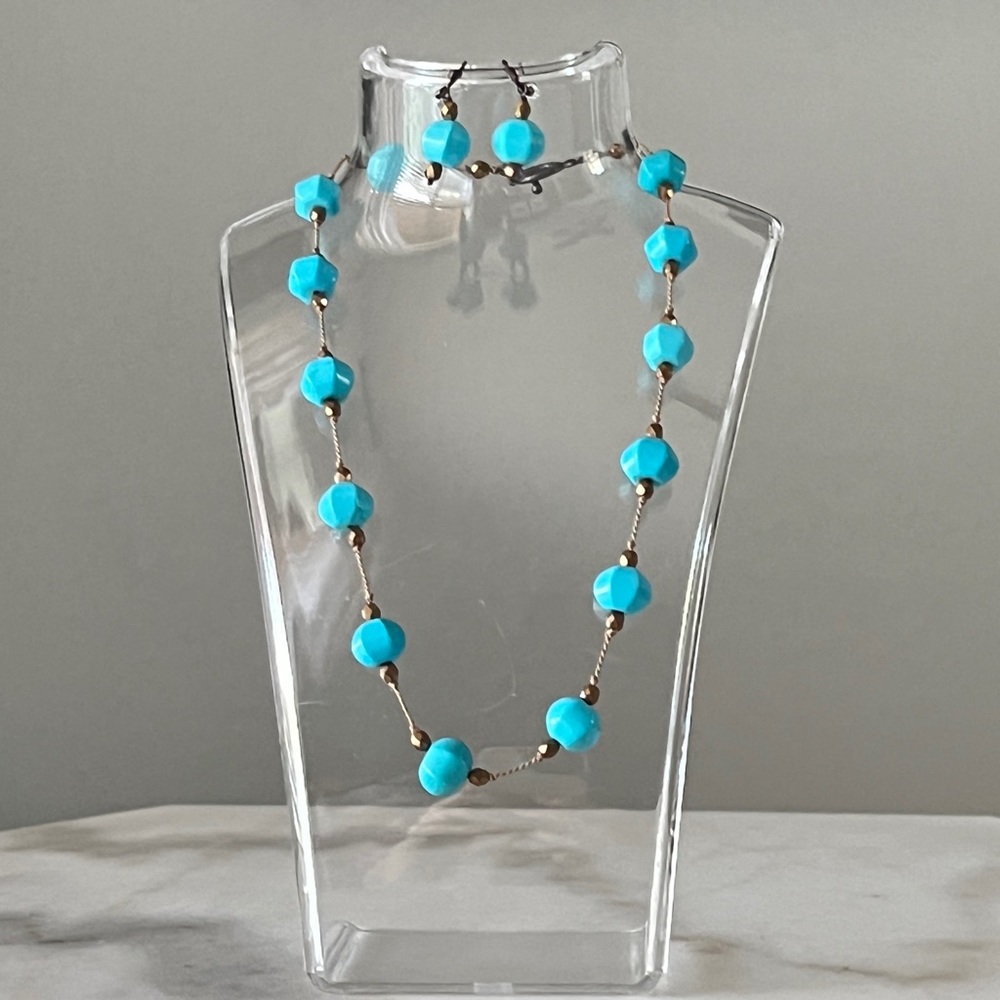 Vintage turquoise color beaded necklace & earring set.